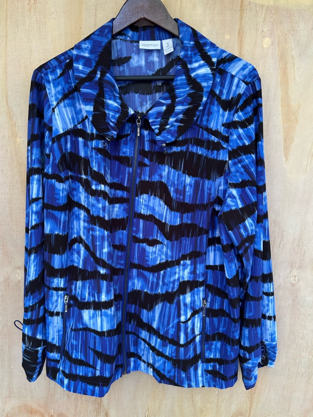 Zenergy by Chico's Blue & Black Printed Zip-Front Jacket